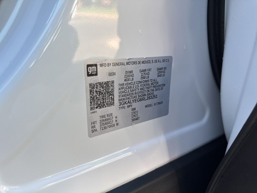Used 2024 White Frost GMC AT4 image 30