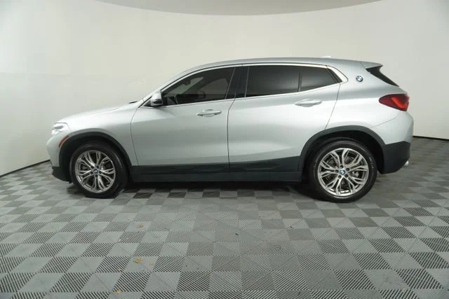 Used 2021 Glacier Silver Metallic BMW sDrive28i image 4