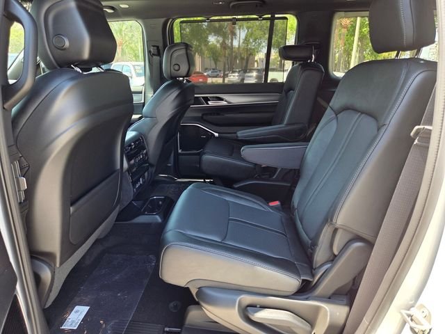New 2026 Bright White Clear-Coat Exterior Paint Jeep Limited Reserve image 13