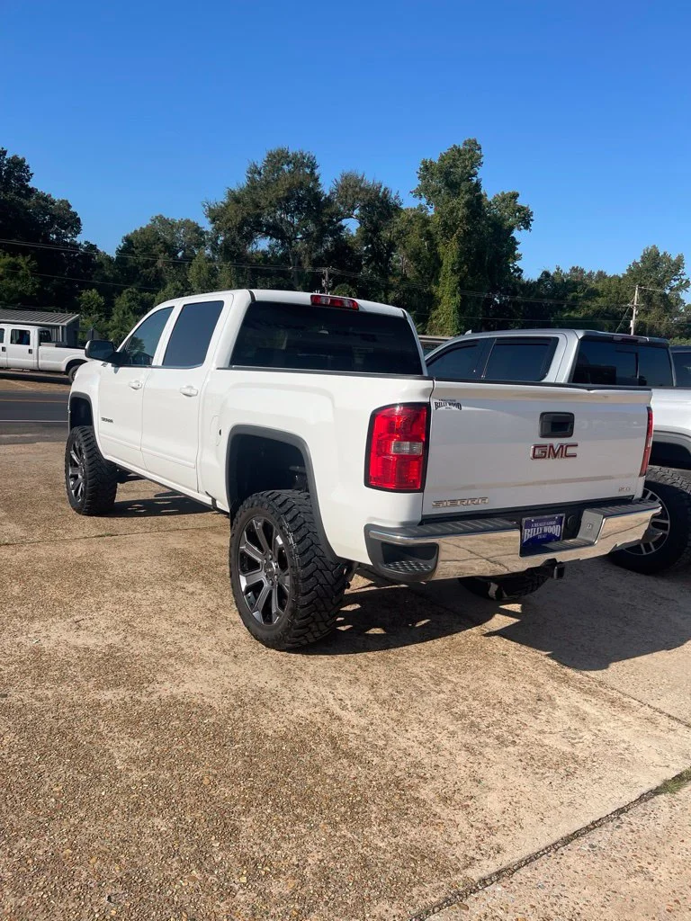 Used 2018 White GMC SLE image 2