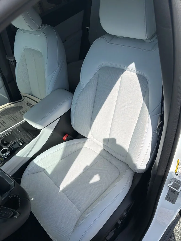 New 2026 Bright White Clear-Coat Exterior Paint Jeep Laredo image 22