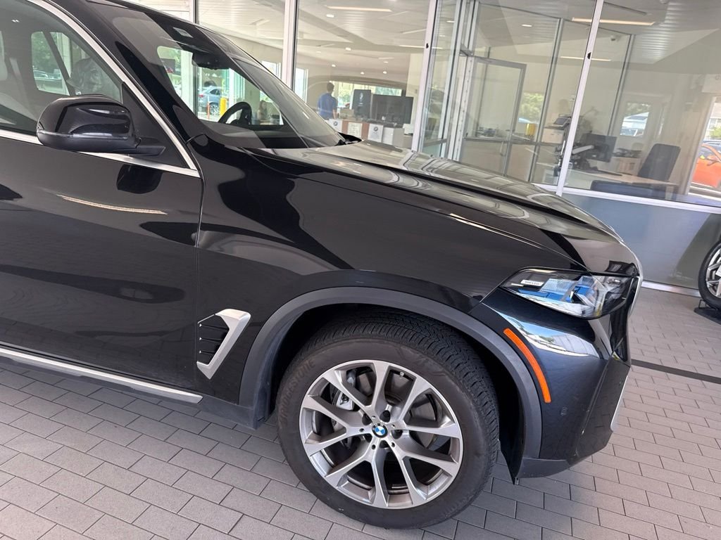 Used 2024 Black BMW sDrive40i image 6