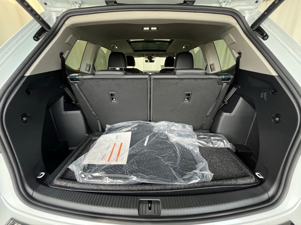 New 2026 White/off-white Volkswagen 2.0T SEL Premium R-Line image 29