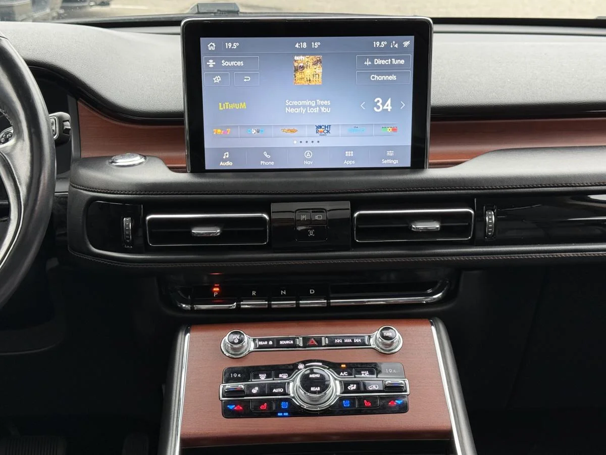 Used 2020 Red Lincoln Reserve Awd image 24