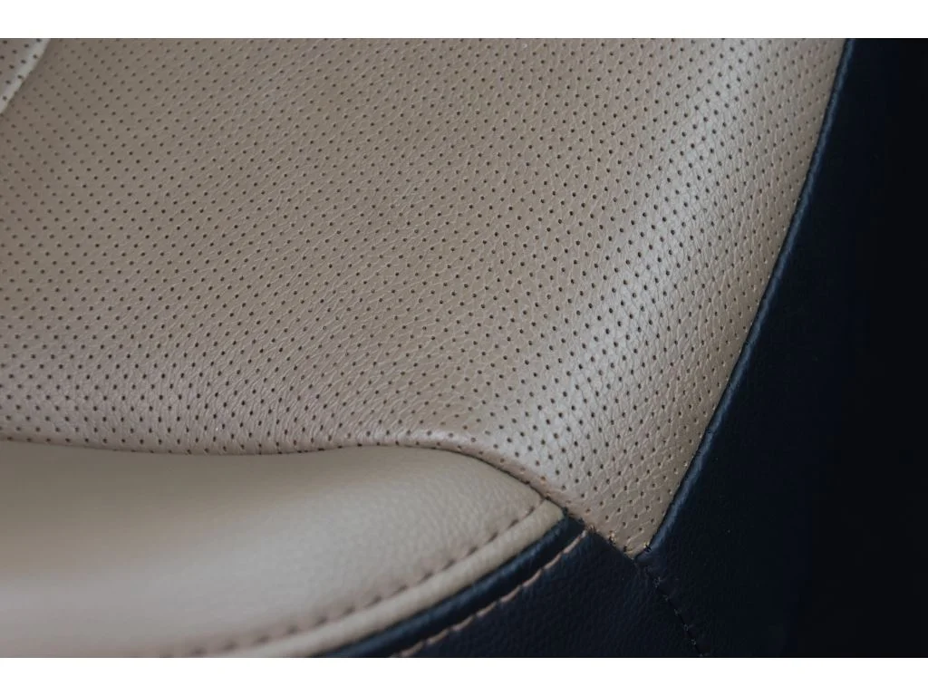 Used 2022 Iridescent Pearl Tricoat Chevrolet Premier image 32