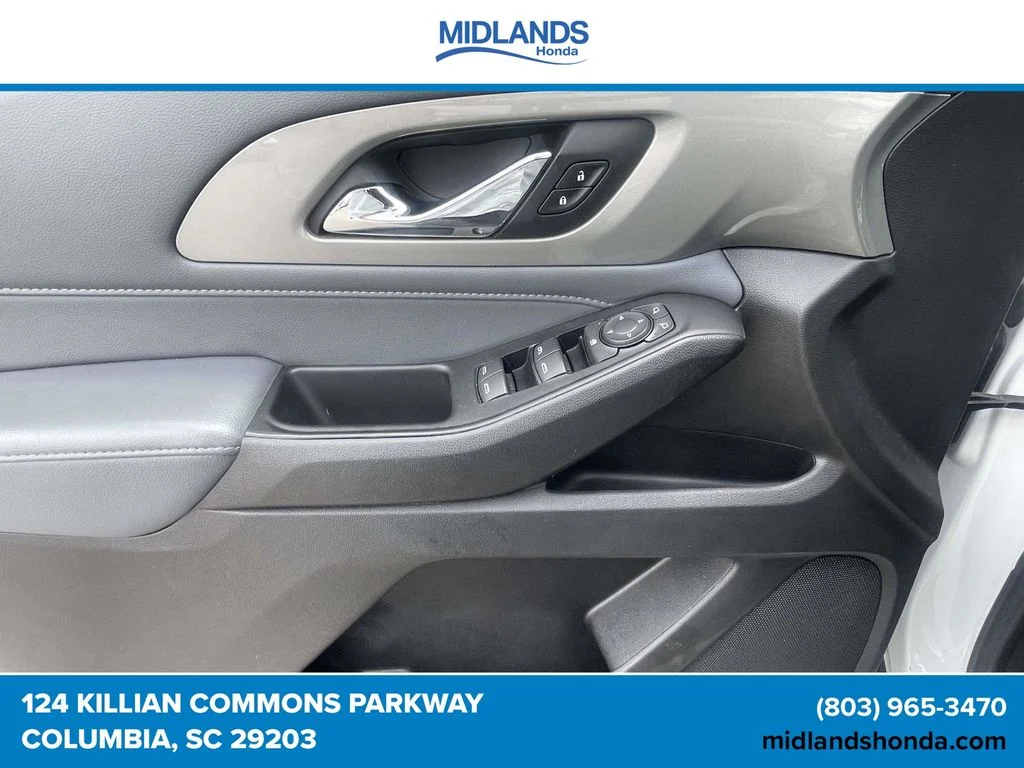 Used 2020 Pearl Chevrolet LT image 17