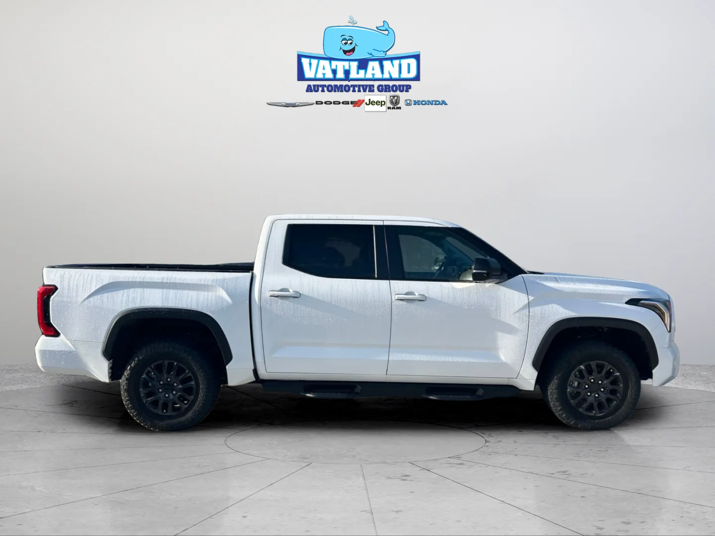 Used 2024 Ice Toyota SR5 image 6