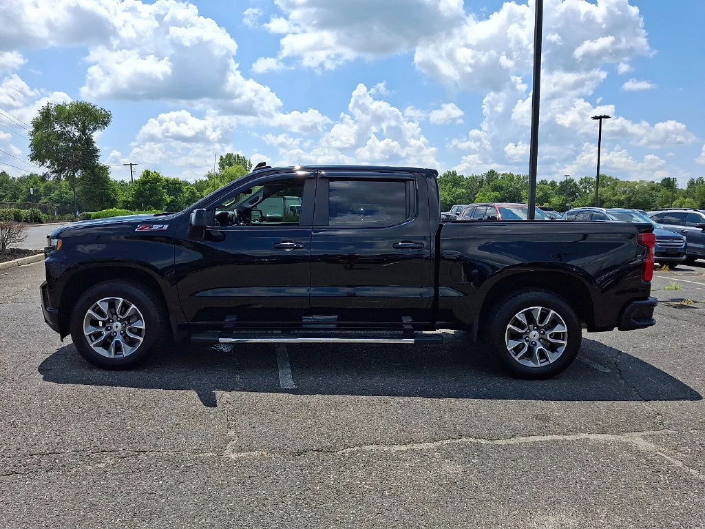 Used 2020 BLACK Chevrolet RST image 7