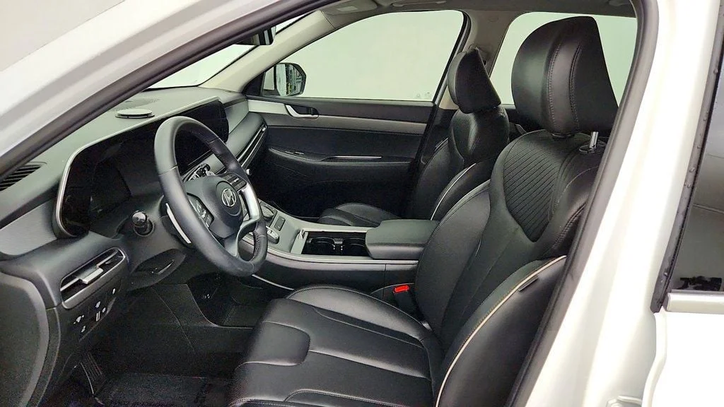 Used 2023 Hyper White Hyundai XRT AWD image 13