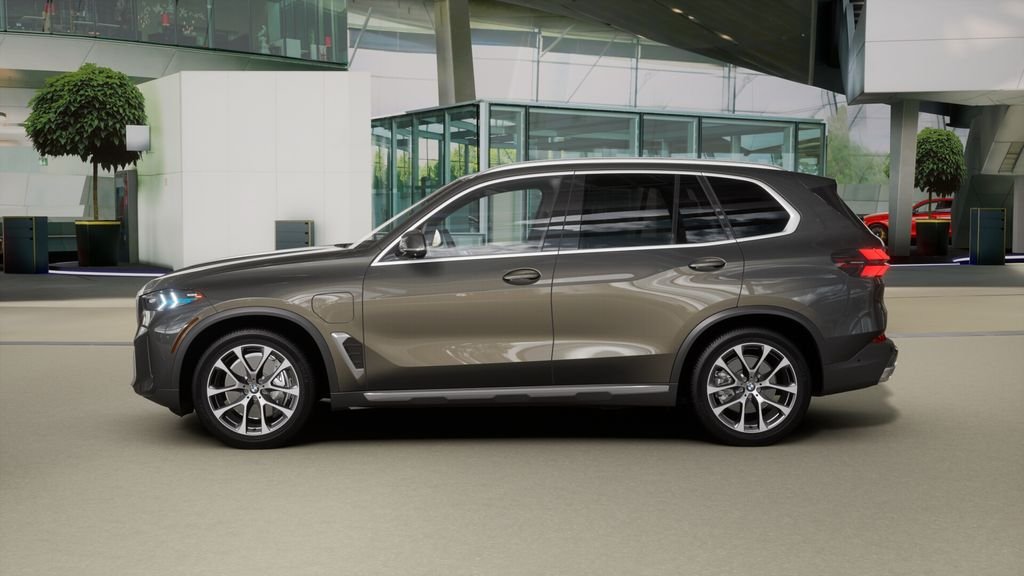 Used 2026 Dravit Grey Metallic BMW xDrive50e image 41