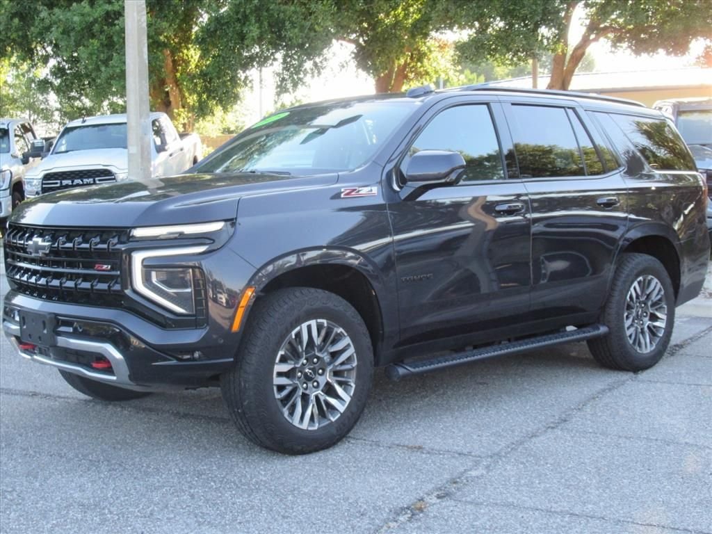 Used 2025 Gray Chevrolet Z71 image 3