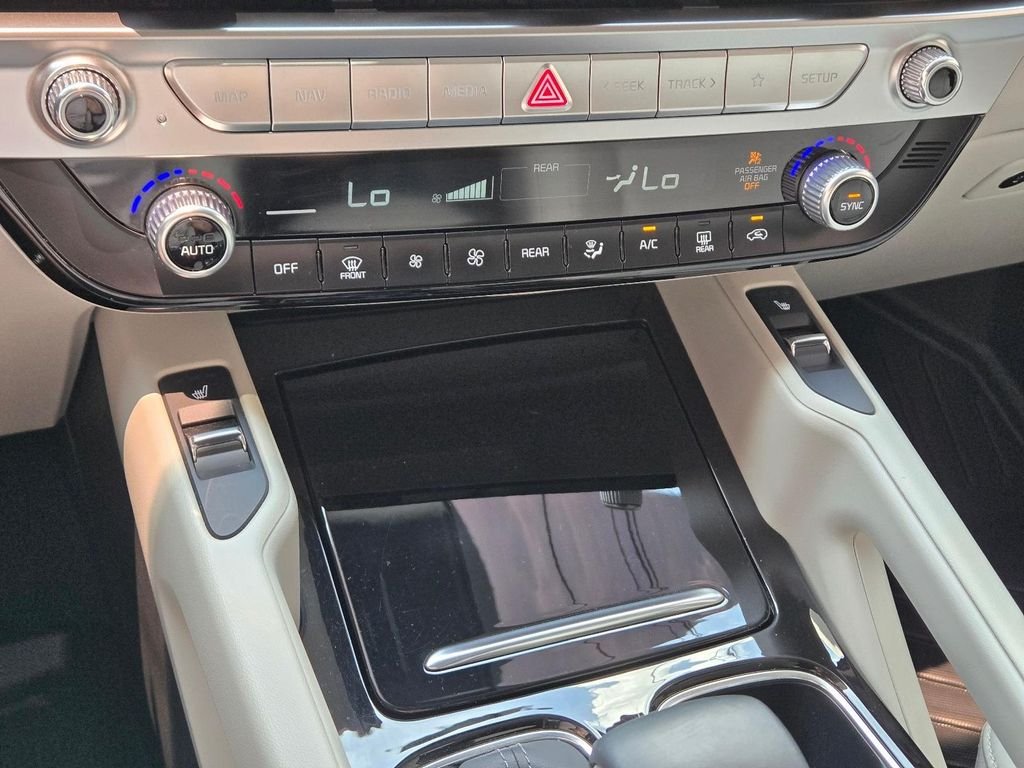 Used 2025 Black Kia S image 30