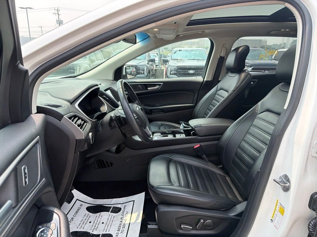 Used 2019 White Platinum Clearcoat Metallic Ford SEL image 12
