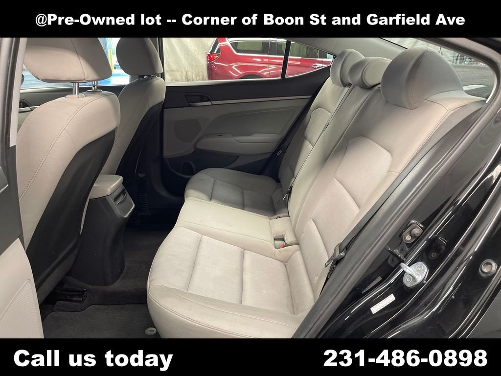 Used 2017 Black Hyundai SE image 26