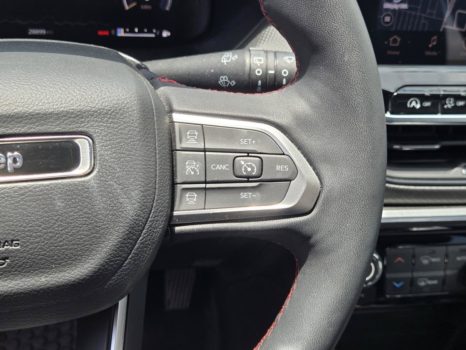 Used 2025 Diamond Black Crystal Pearlcoat Jeep Trailhawk image 23
