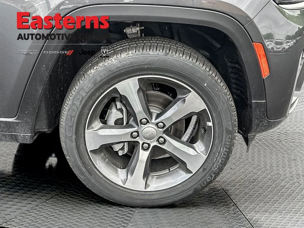 New 2026 Baltic Gray Metallic Clear-Coat Exterior Paint Jeep Limited image 25