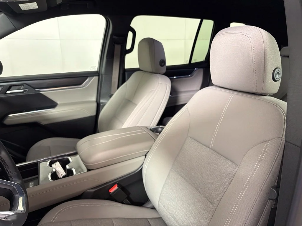 Used 2026 White GMC Elevation image 18