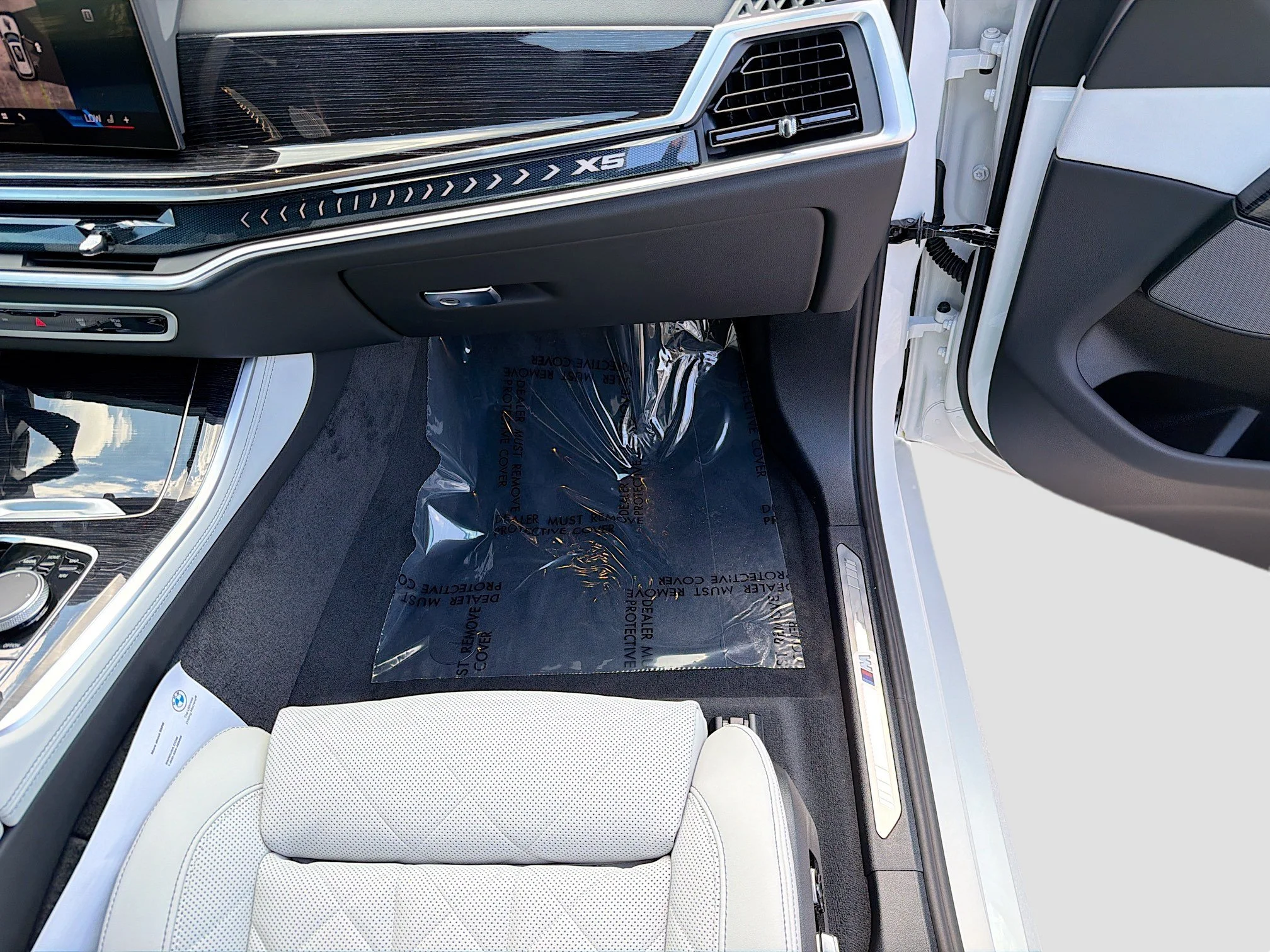 New 2026 Mineral White Metallic BMW xDrive40i image 17