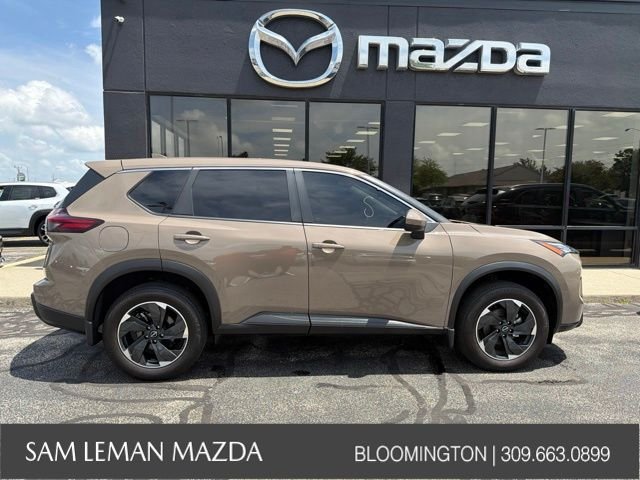 Used 2025 Beige/tan Nissan SV image 12
