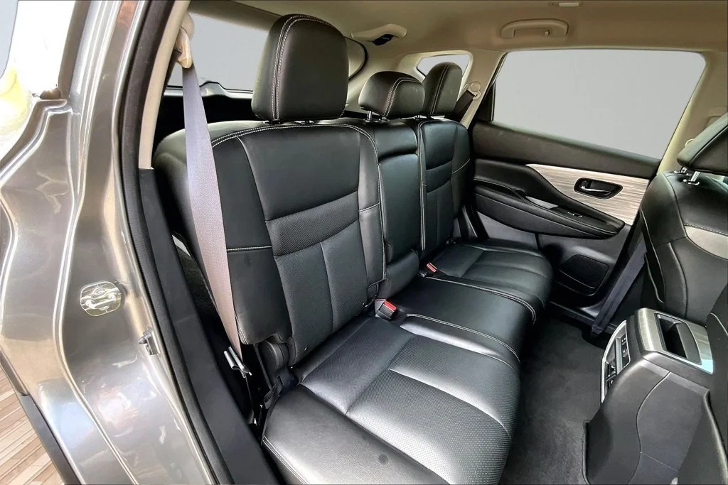 Used 2018 Gray Nissan SL image 25