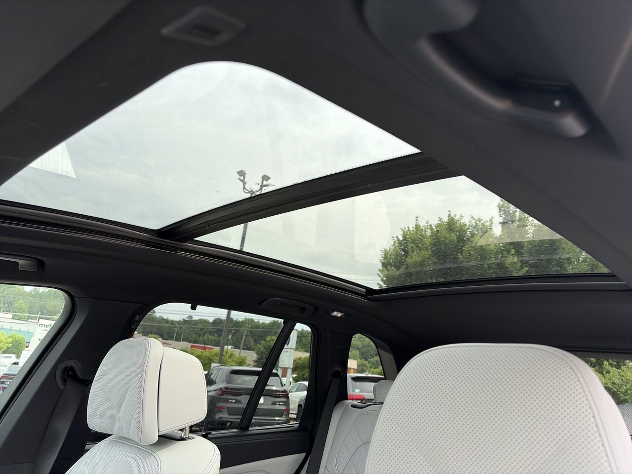 New 2026 Alpine White BMW xDrive40i image 30