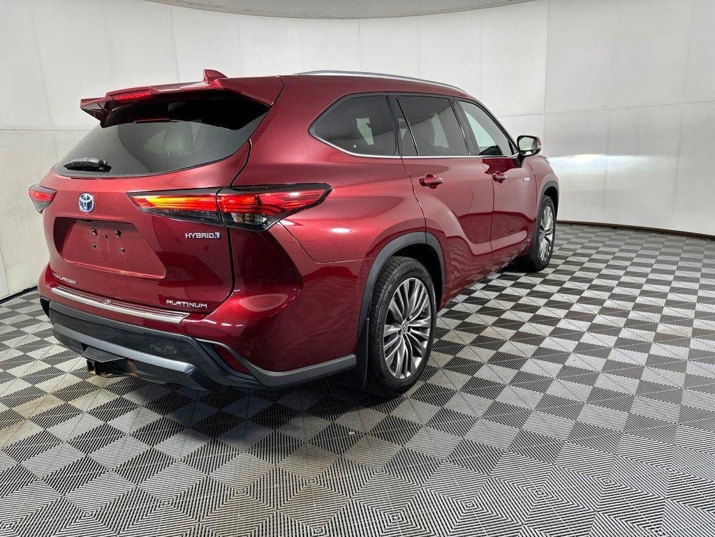 Used 2021 Pearl Toyota Platinum image 21