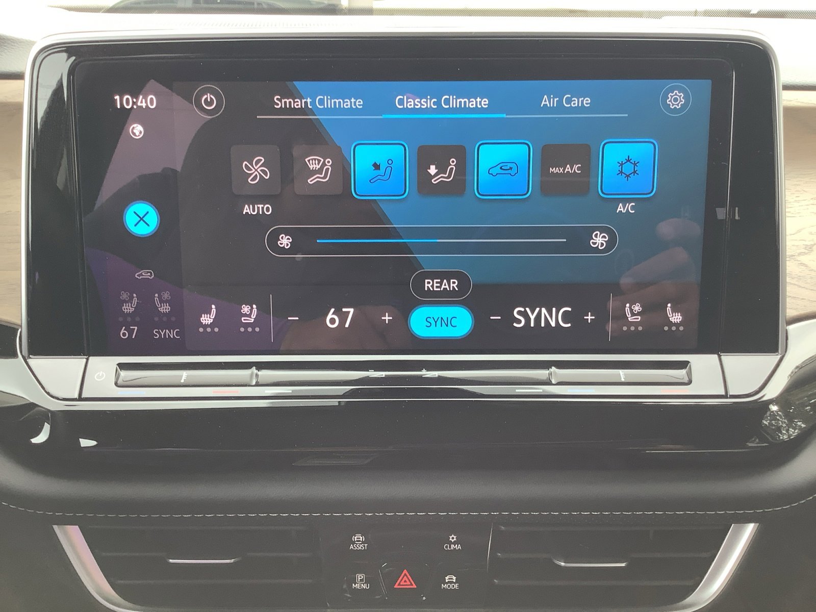 2025 Volkswagen Atlas SE w/Tech - Photo 18