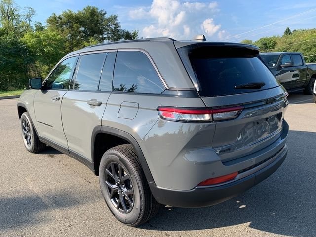 New 2027 Sting-Gray Clearcoat Jeep Laredo Altitude image 2