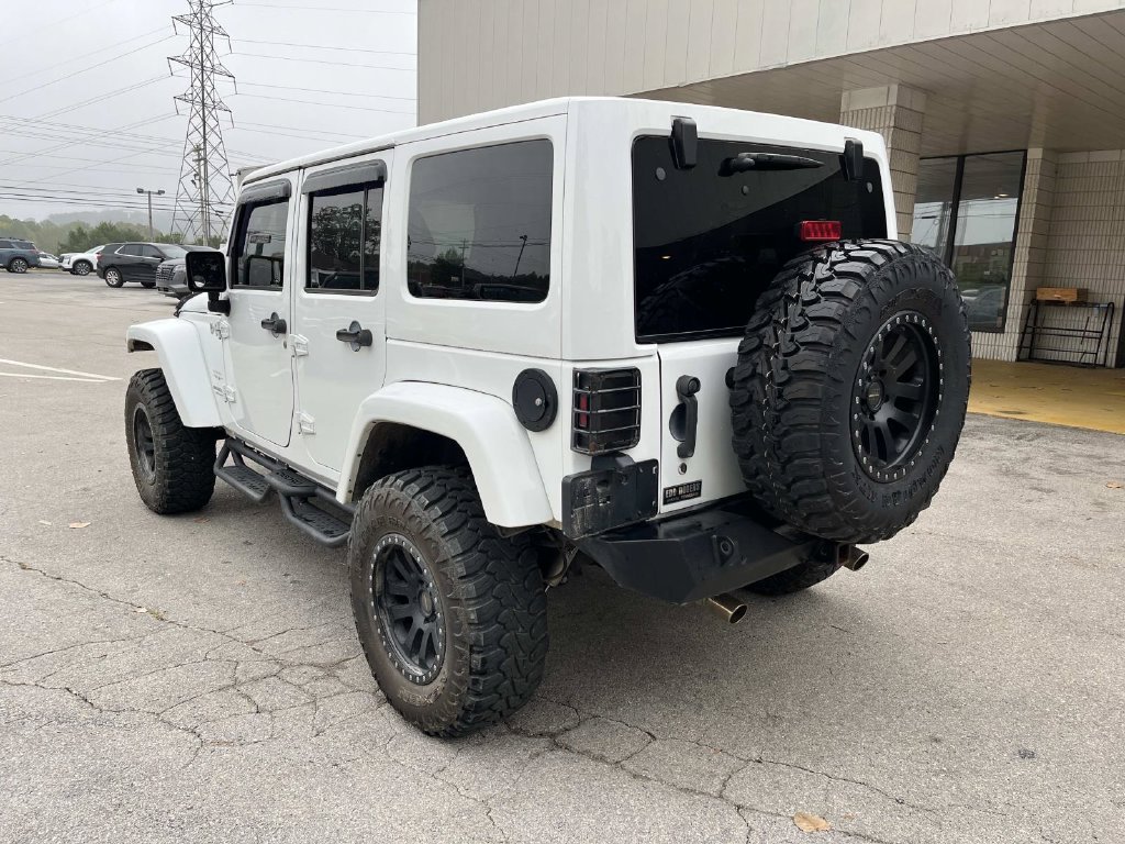 Used 2016 White Jeep Unlimited Sahara image 9