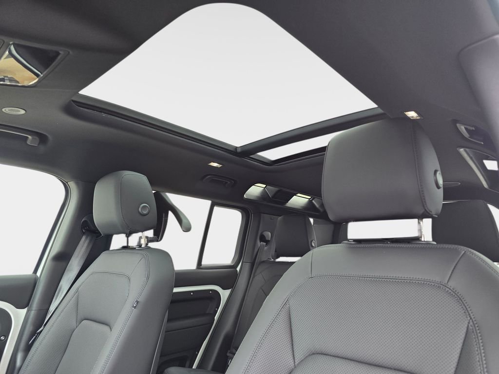 New 2026 Fuji White LAND ROVER X-Dynamic SE image 31