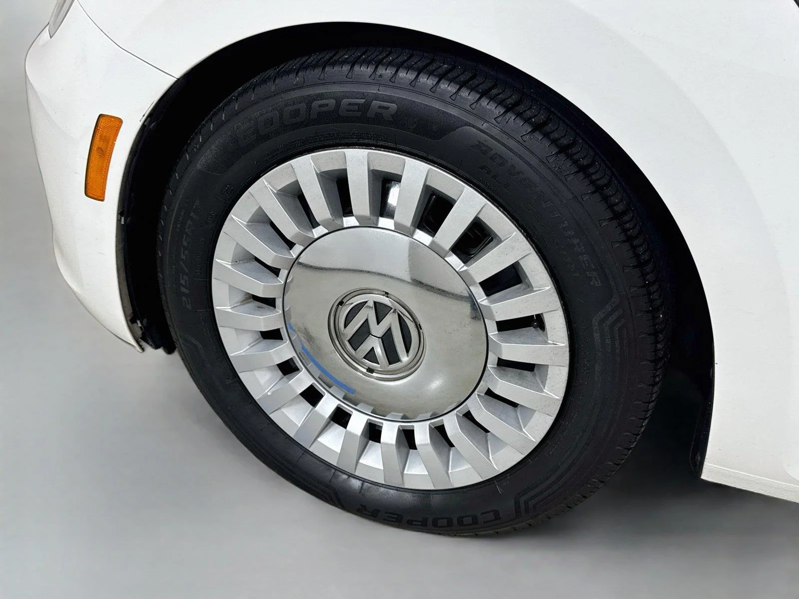 Used 2013 Candy White Volkswagen 2.5L image 28