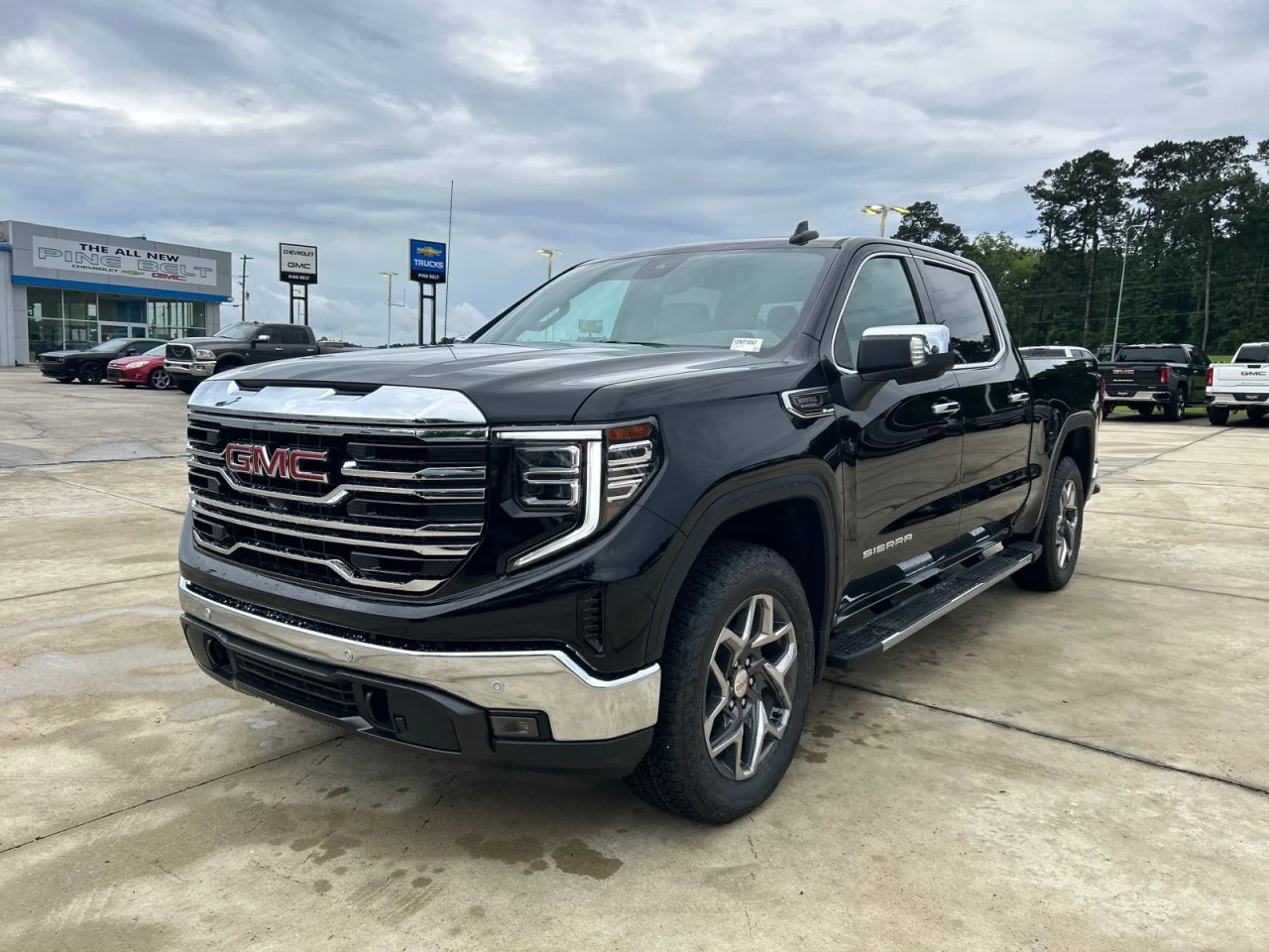 2026 GMC Sierra 4WD Crew Cab Short Box SLT's photo