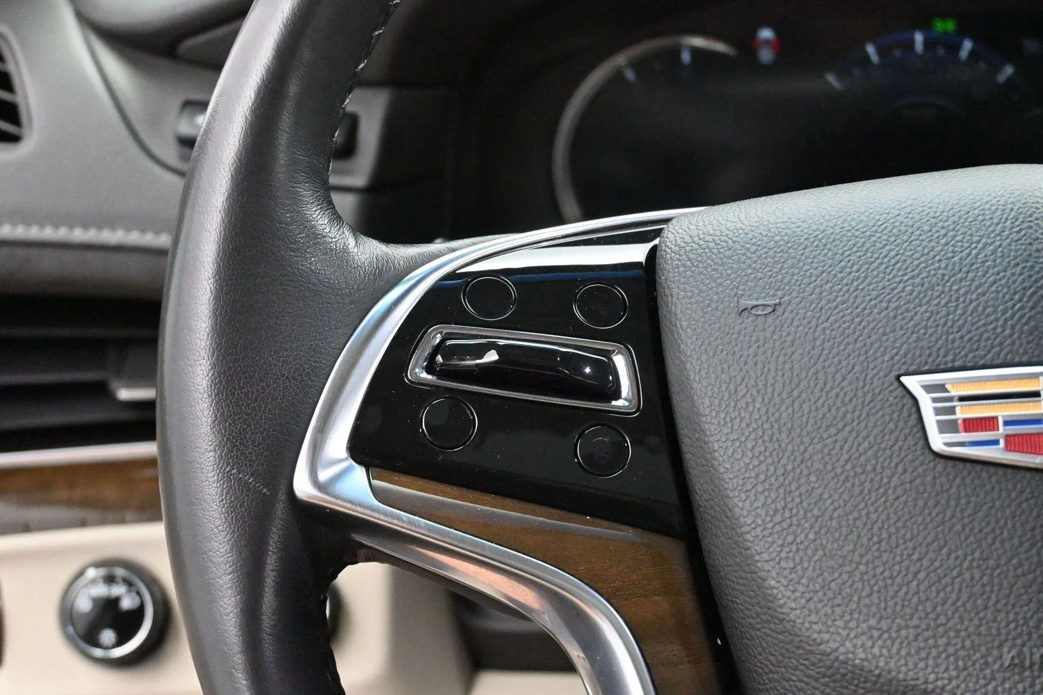 Used 2019 DARK ADRIATIC BLUE METALLIC Cadillac Premium Luxury image 18