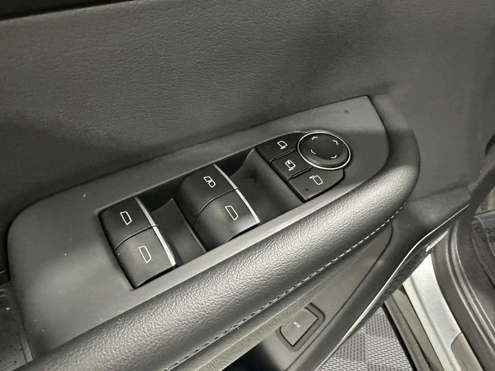 Used 2025 Moonstone Gray Metallic Buick Sport Touring image 21