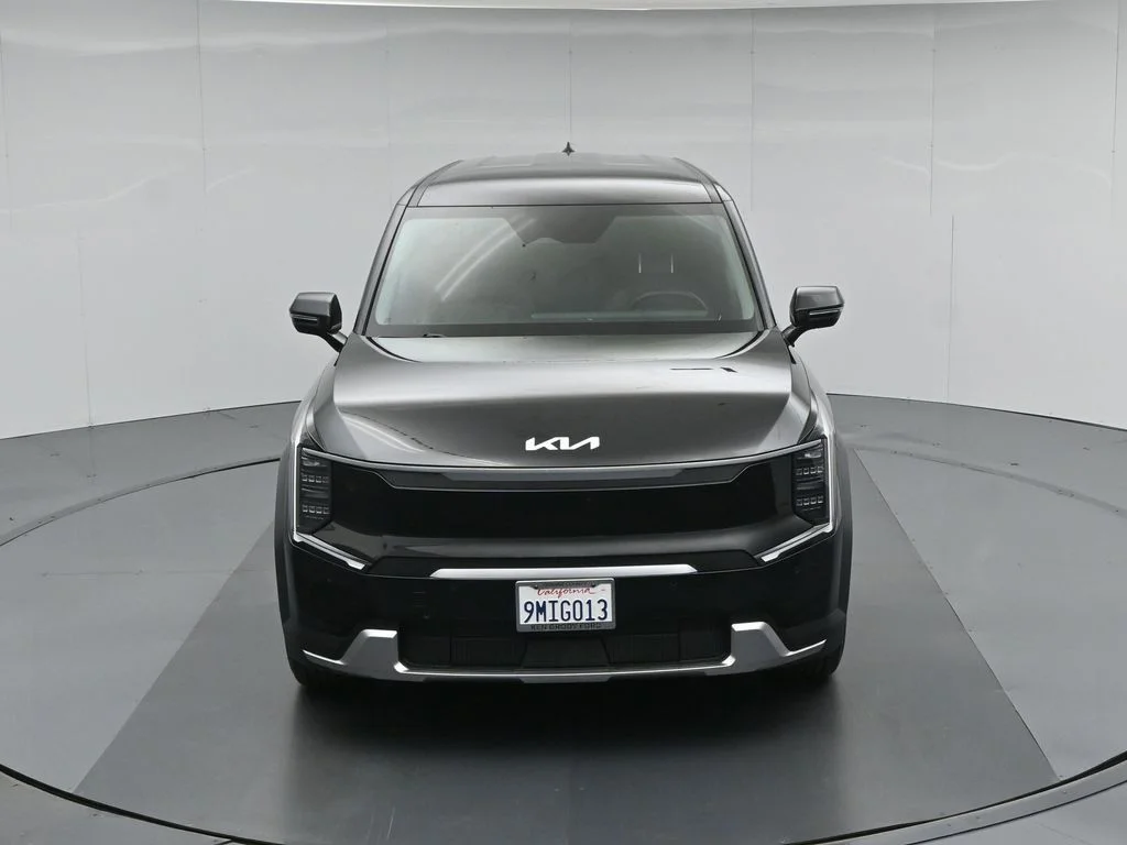 Used 2024 Black Kia Light Long Range image 42