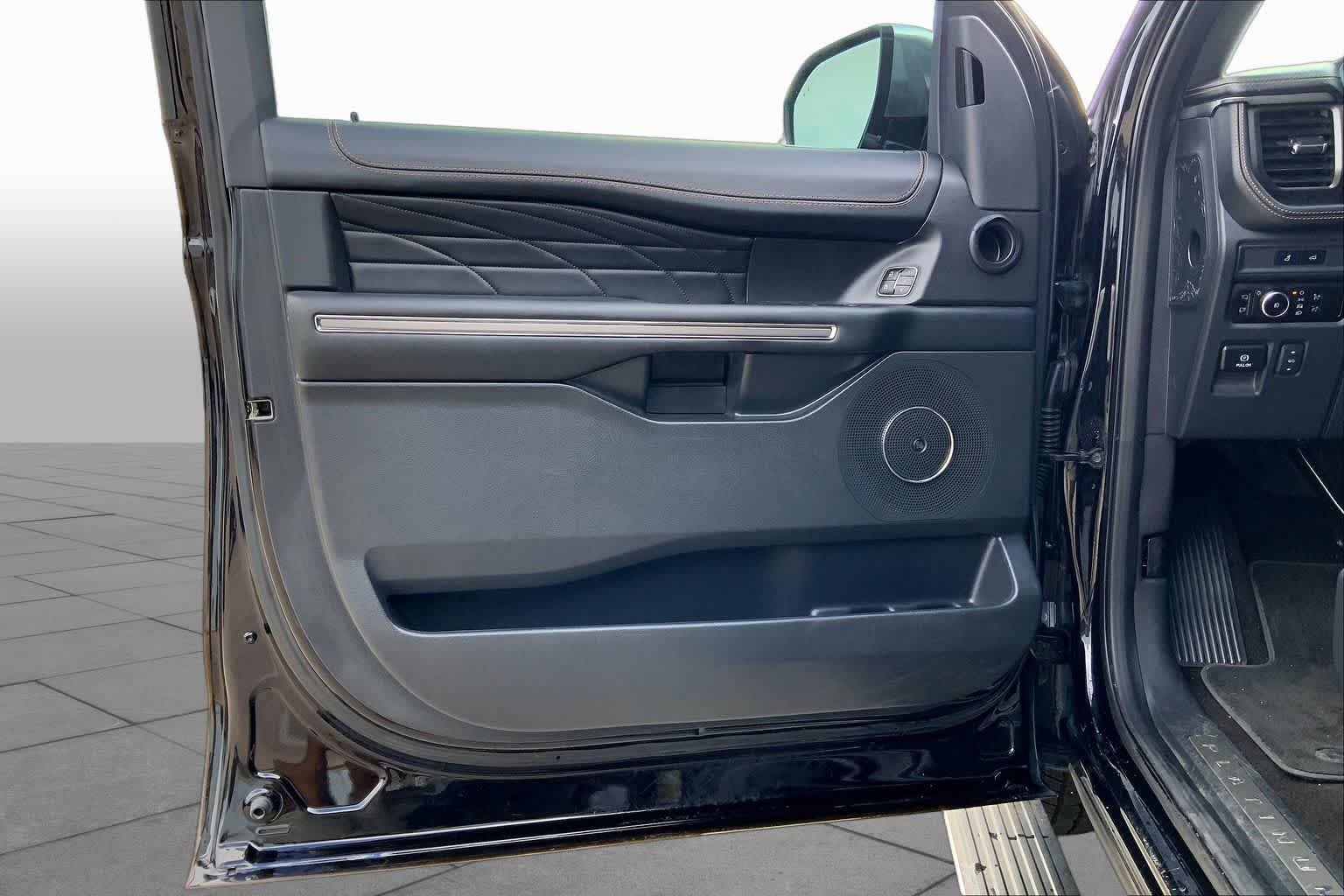 Used 2023 Agate Black Ford Platinum image 22