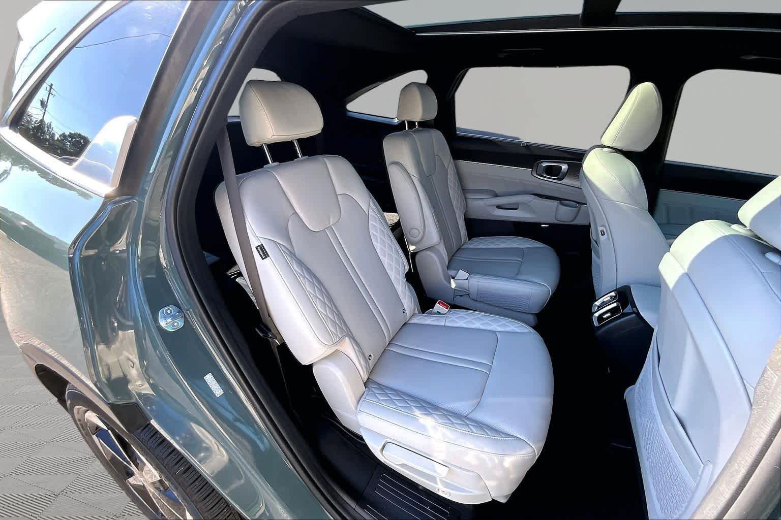Used 2025 Cityscape Green Kia SX Prestige image 20