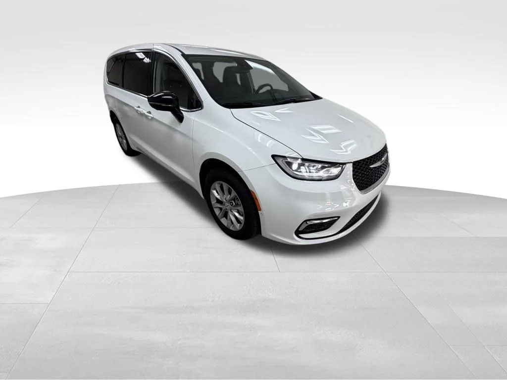 Used 2024 White Chrysler Touring L image 5