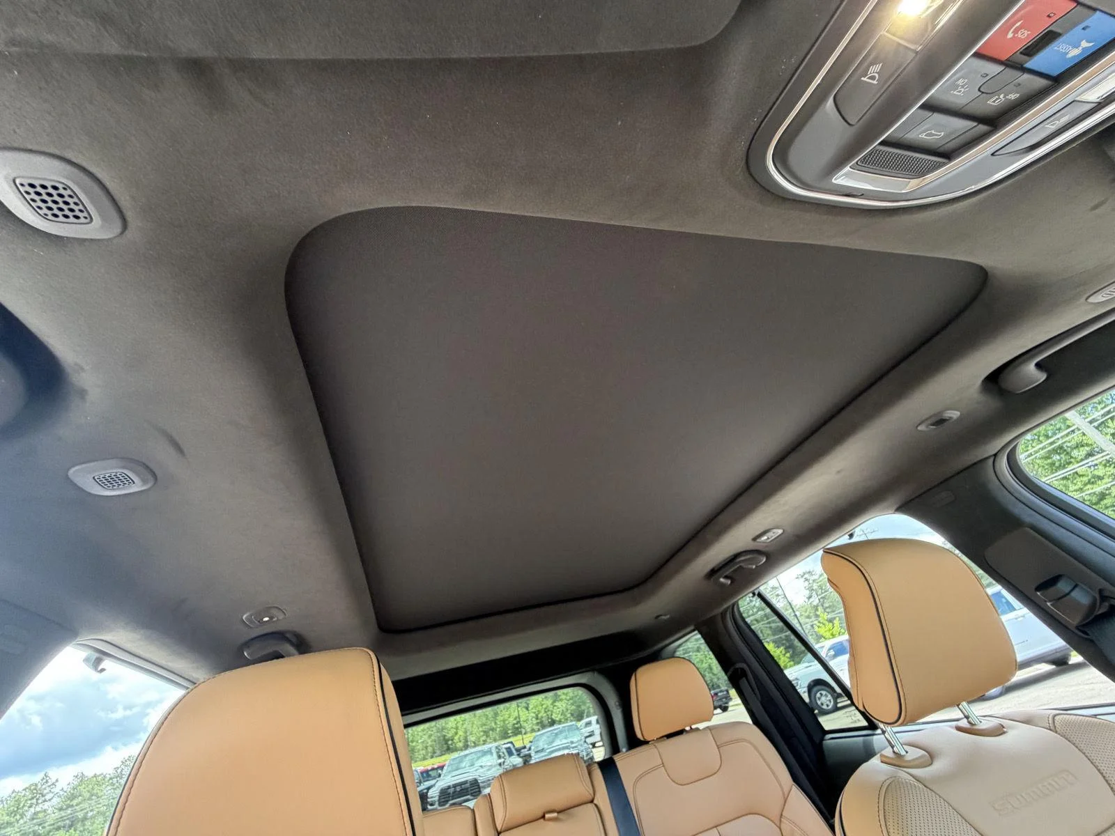 New 2026 Bright White Clear-Coat Exterior Paint Jeep Summit image 22