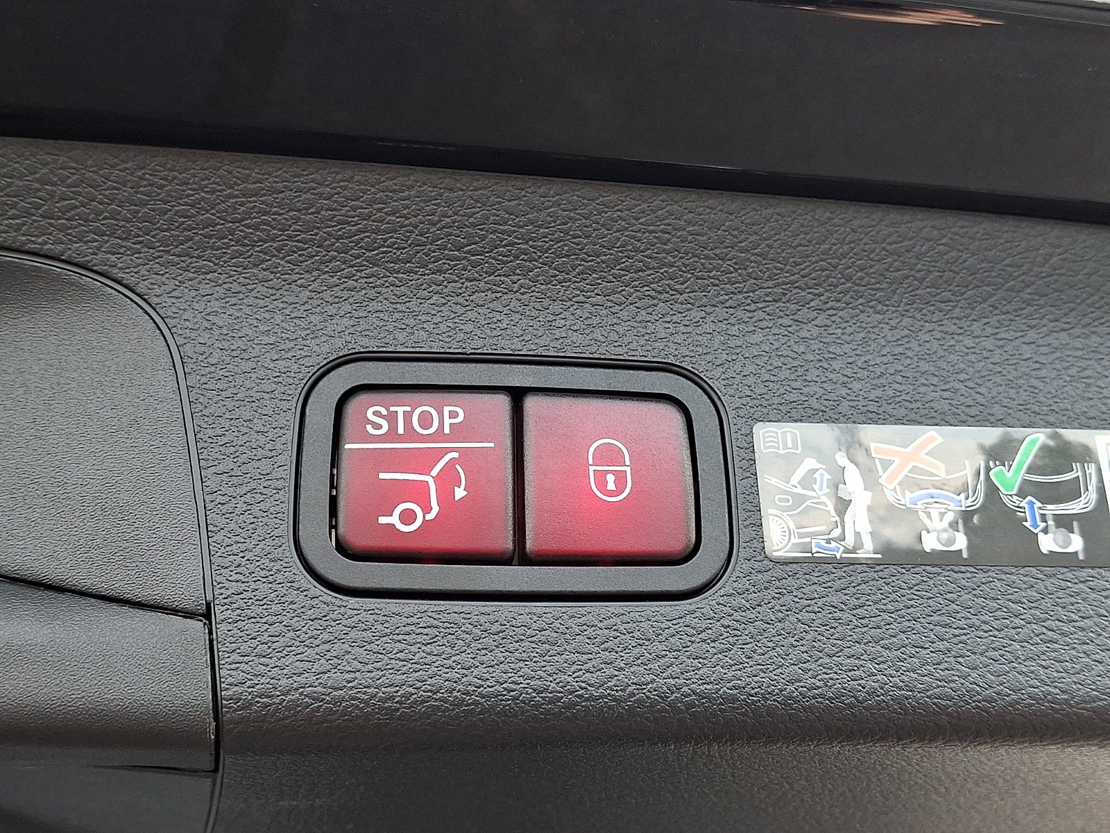 Used 2026 Black - 040 Mercedes-Benz 4MATIC® image 30