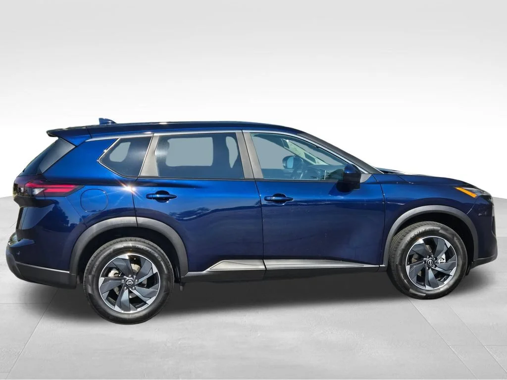 Used 2025 Blue Nissan SV image 3