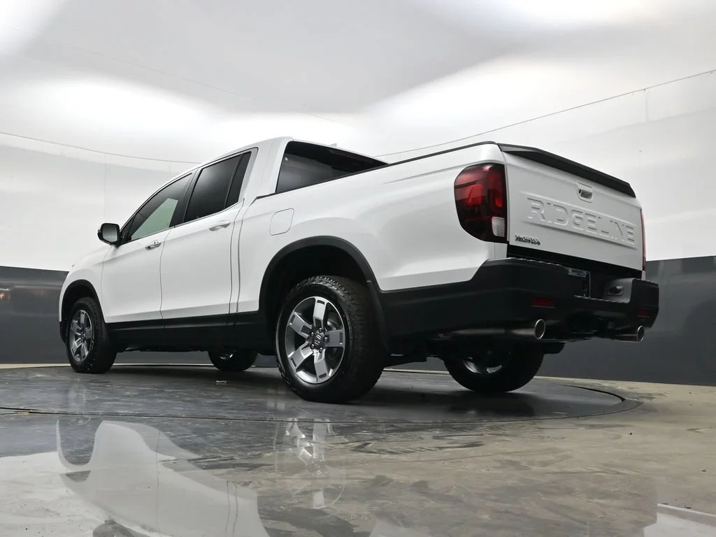 Certified Used 2026 Platinum White Pearl Honda RTL image 32