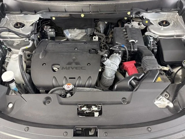 Used 2023  Mitsubishi 2.0 SE image 17