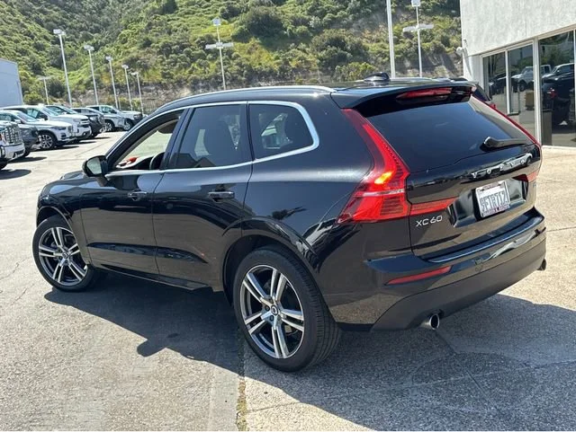 Used 2020 Black Volvo Momentum image 3