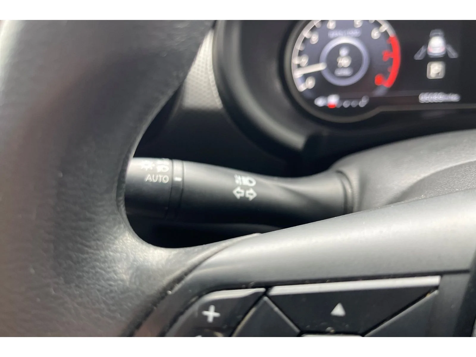 Used 2019 Aspen White Tricoat Nissan SV image 33