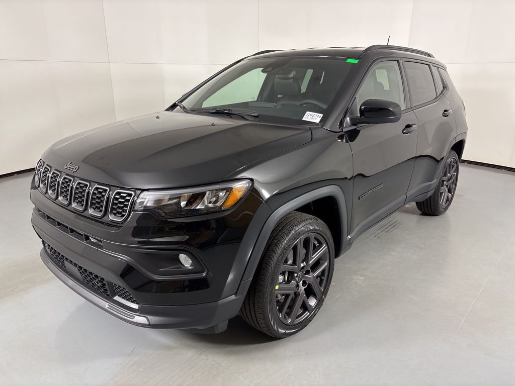 New 2026 Diamond Black Crystal Pearlcoat Jeep Latitude image 4