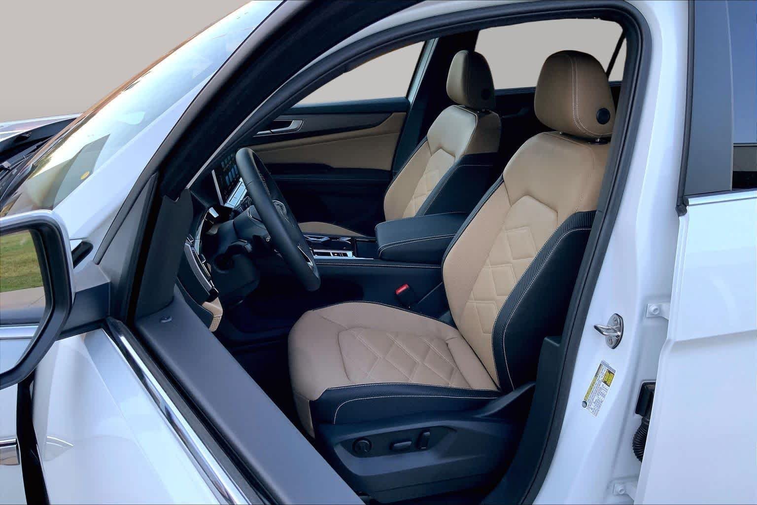 New 2026 Opal White Pear Volkswagen 2.0T SE w/Technology image 9