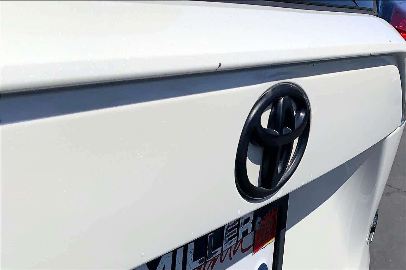 Certified Used 2021 Blizzard Pearl Toyota XLE Premium image 30
