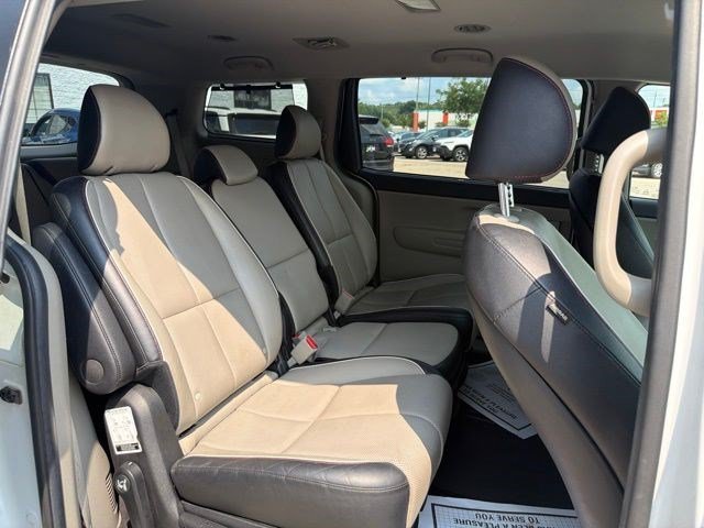Used 2021 Snow White Pearl Kia EX image 19