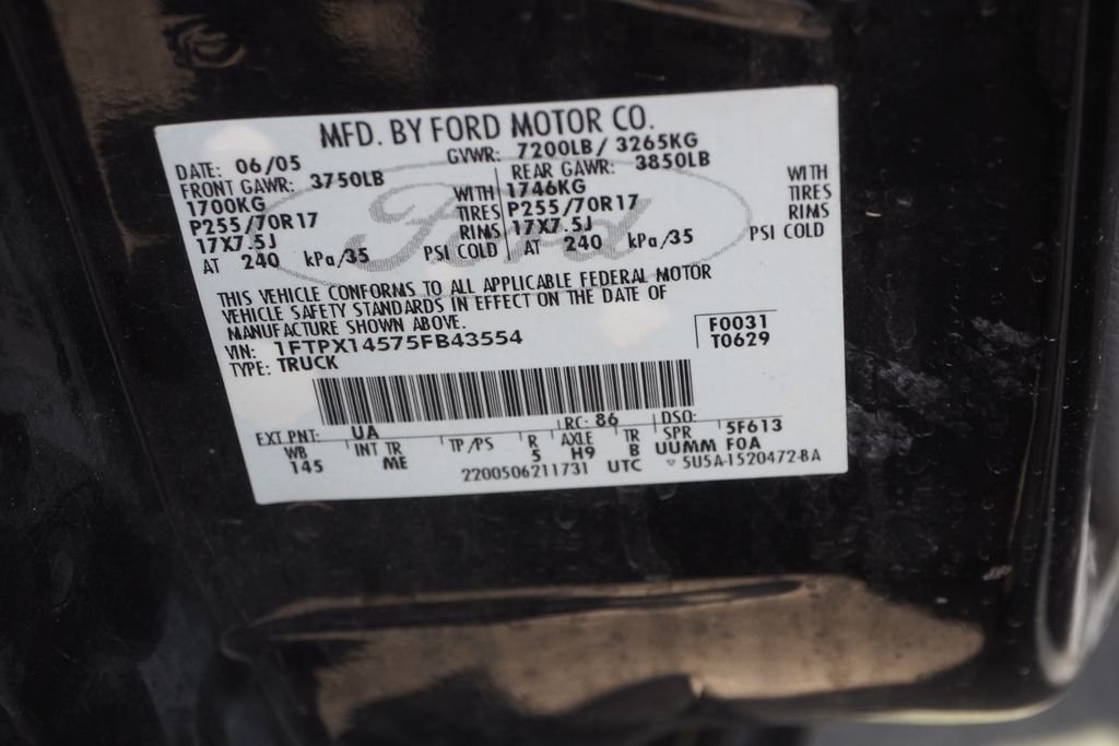 Used 2005 Blue Ford  image 6
